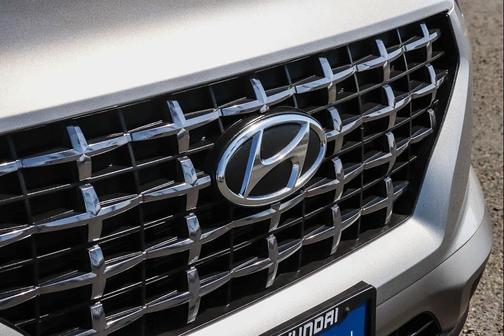 Shimmering Silver 2025 Hyundai VENUE SEL