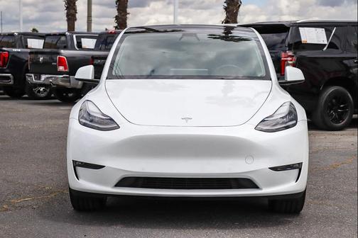 White 2022 Tesla Model Y Long Range Dual Motor All-Wheel Drive