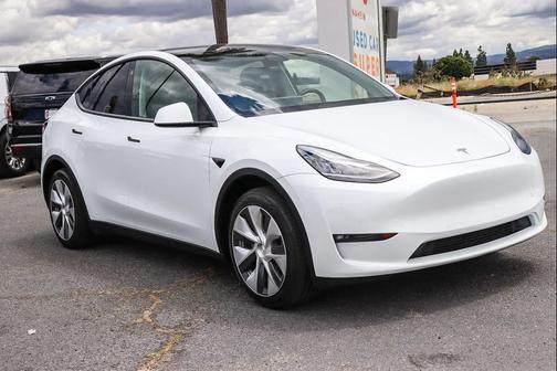 White 2022 Tesla Model Y Long Range Dual Motor All-Wheel Drive