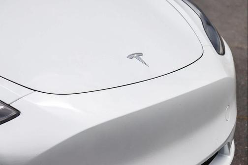 White 2022 Tesla Model Y Long Range Dual Motor All-Wheel Drive