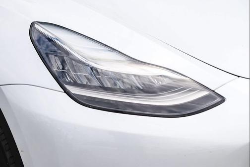 White 2022 Tesla Model Y Long Range Dual Motor All-Wheel Drive