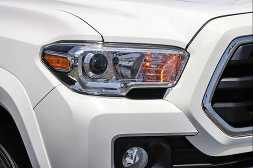 Super White 2019 Toyota Tacoma SR5