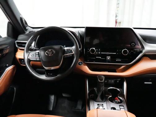 Midnight Black Metallic 2024 Toyota Highlander Platinum