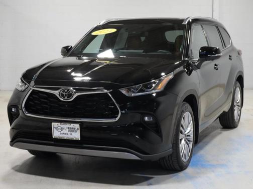 Midnight Black Metallic 2024 Toyota Highlander Platinum