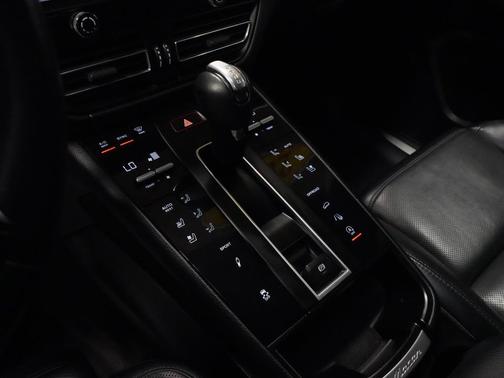 White 2023 Porsche Macan Macan