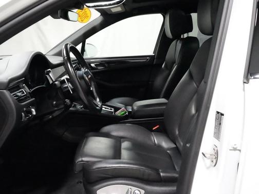 White 2023 Porsche Macan Macan