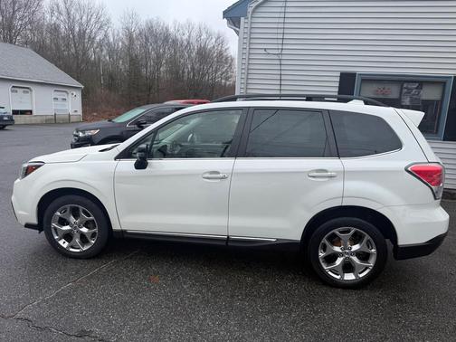 Crystal White Pearl 2018 Subaru Forester 2.5i Touring
