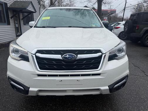 Crystal White Pearl 2018 Subaru Forester 2.5i Touring