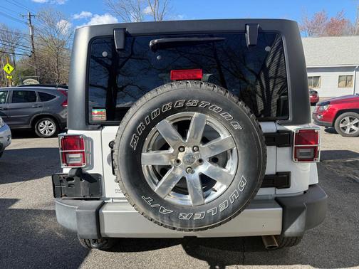 Bright White Clearcoat 2018 Jeep Wrangler JK Unlimited Sahara