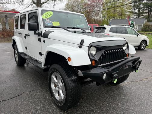 Bright White Clearcoat 2013 Jeep Wrangler Unlimited Sahara