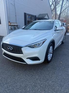 2017 INFINITI QX30 BASE