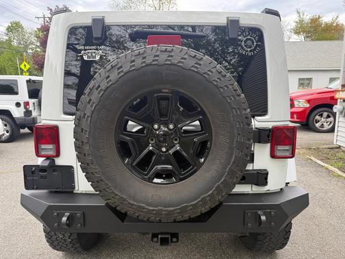 Bright White Clearcoat 2017 Jeep Wrangler Unlimited Sahara