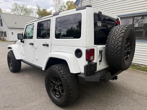 Bright White Clearcoat 2017 Jeep Wrangler Unlimited Sahara
