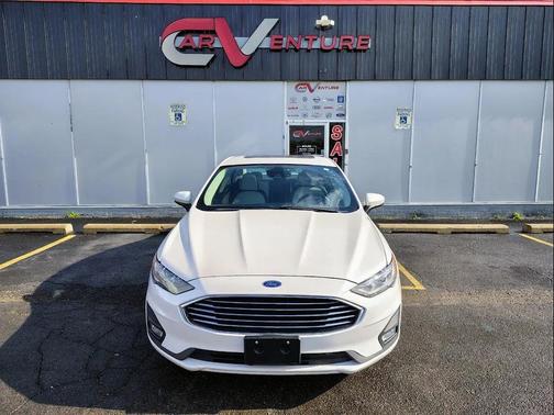 White Platinum Metallic Tri-Coat 2020 Ford Fusion SE