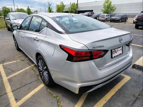 Brilliant Silver Metallic 2024 Nissan Altima 2.5 SV