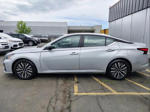 Brilliant Silver Metallic 2024 Nissan Altima 2.5 SV