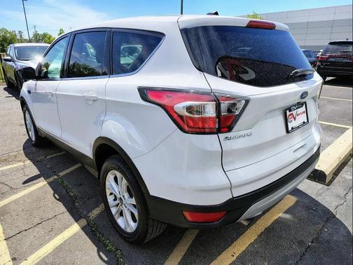 Oxford White 2017 Ford Escape SE