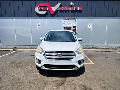 Oxford White 2017 Ford Escape SE
