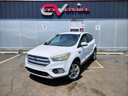 Oxford White 2017 Ford Escape SE