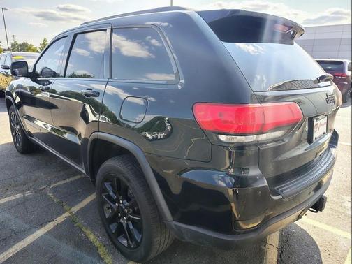 Diamond Black Crystal Pearl 2017 Jeep Grand Cherokee Limited