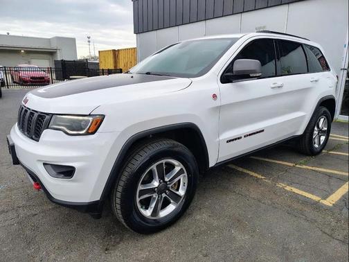 Bright White 2019 Jeep Grand Cherokee Trailhawk