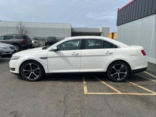 White 2016 Ford Taurus SEL