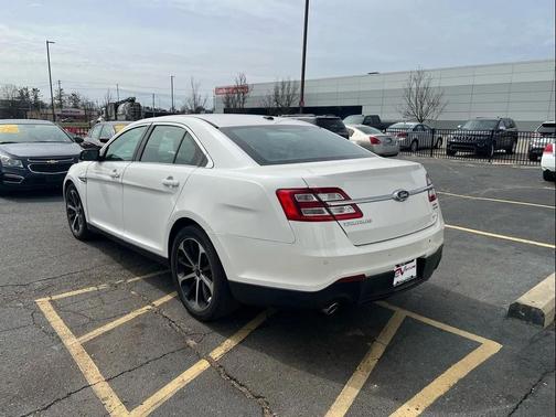 White 2016 Ford Taurus SEL