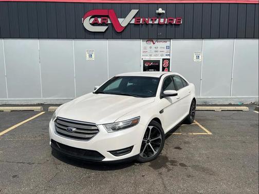 White 2016 Ford Taurus SEL