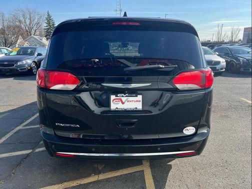 2018 Chrysler Pacifica Touring-L