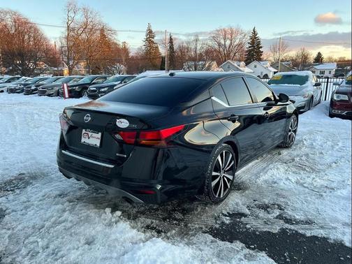 2022 Nissan Altima SR VC-Turbo FWD