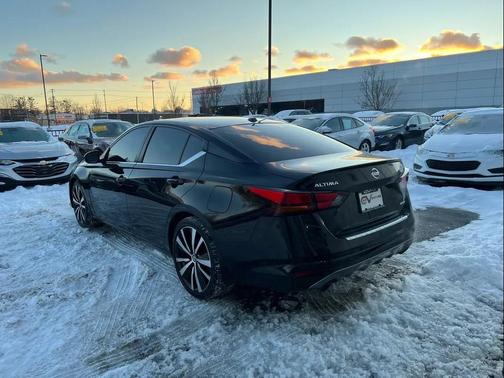 2022 Nissan Altima SR VC-Turbo FWD