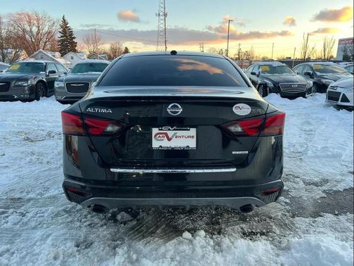 2022 Nissan Altima SR VC-Turbo FWD