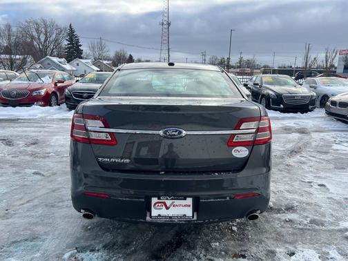 2016 Ford Taurus SE
