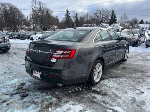 2016 Ford Taurus SE