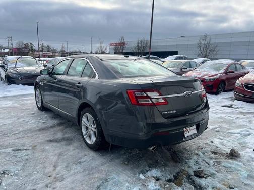 2016 Ford Taurus SE