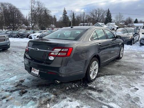 2016 Ford Taurus SE