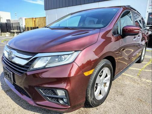 Red 2018 Honda Odyssey EX-L