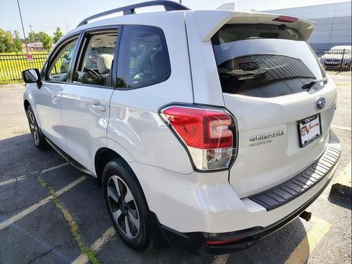Crystal White Pearl 2017 Subaru Forester 2.5i Premium