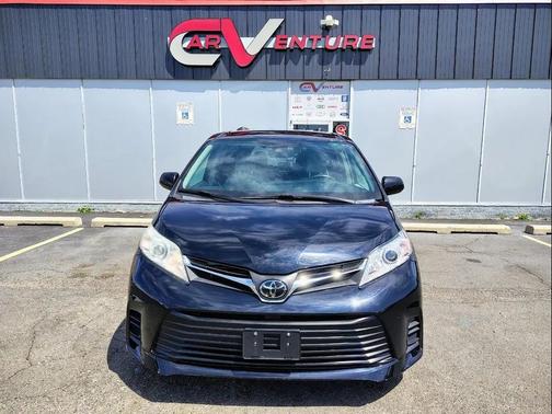Parisian Night Pearl 2019 Toyota Sienna LE