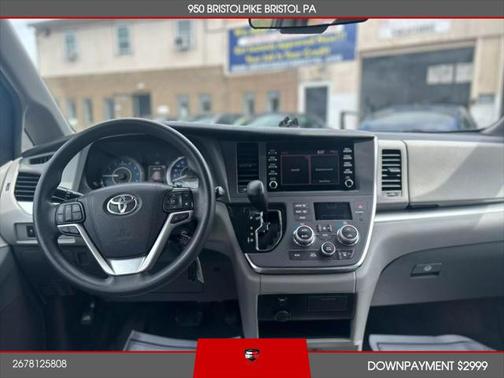 2019 Toyota Sienna SE