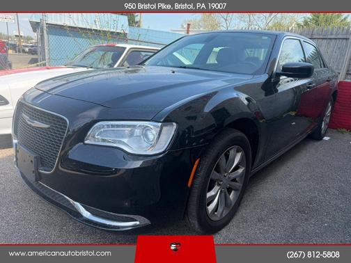 Gloss Black 2018 Chrysler 300 Touring