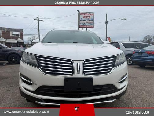 White 2015 Lincoln MKC Base