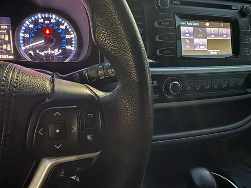 2018 Toyota Highlander LE