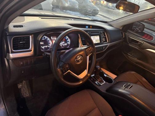2018 Toyota Highlander LE