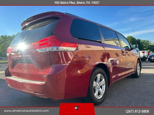 2011 Toyota Sienna LE