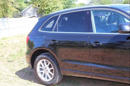 Brilliant Black 2012 Audi Q5 2.0T Premium Plus