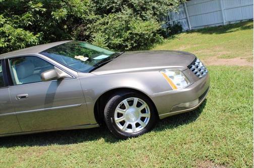 2011 Cadillac DTS Base