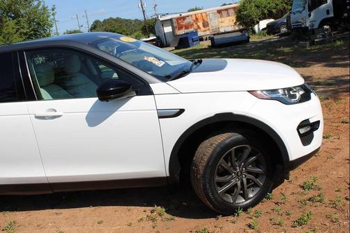 Yulong White Metallic 2017 Land Rover Discovery Sport HSE