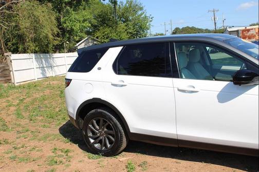 Yulong White Metallic 2017 Land Rover Discovery Sport HSE