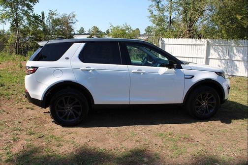 Yulong White Metallic 2017 Land Rover Discovery Sport HSE